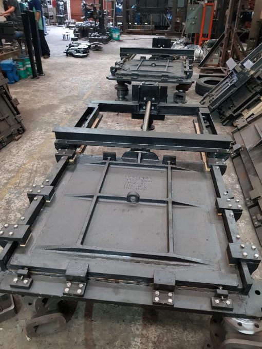 ประตูระบายน้ำ Slide Gate 1000 x 1000 mm.